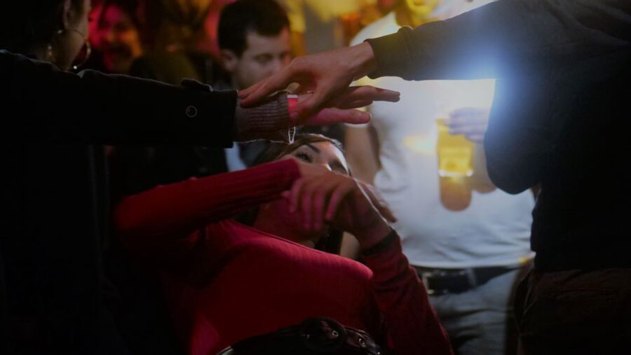 Paris: Latin Quarter Guided Pub Crawl to Bars and Clubs - Key things that make this crawl fun
