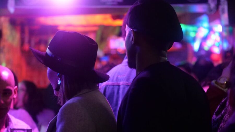 Paris: Latin Quarter Guided Pub Crawl to Bars and Clubs - Timing and pacing: what a 4-hour night feels like in practice