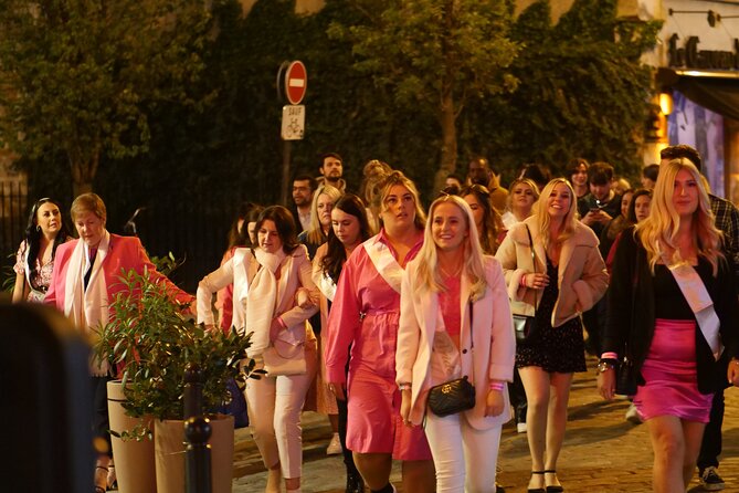 Paris Latin Quarter Pub Crawl Bars and Clubs - The Night’s Route: Notre Dame, the Seine, and a Panthéon Photo Moment