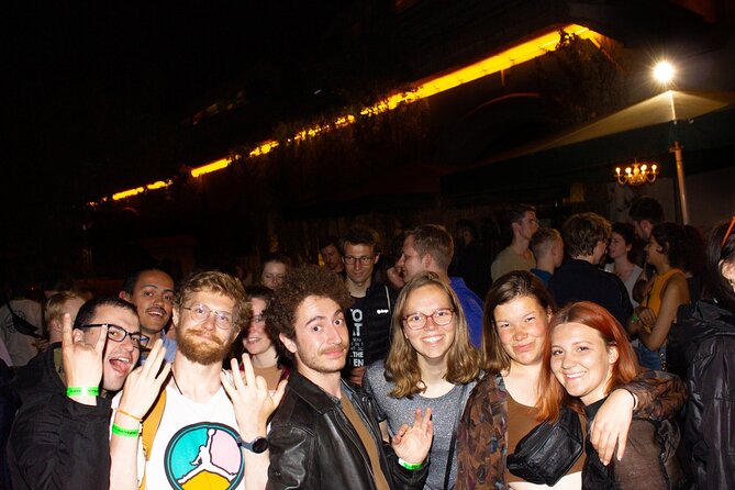Paris: The Original Pub Crawl + Free Shots + VIP Club Entry - Meeting point and timing: the part you can control