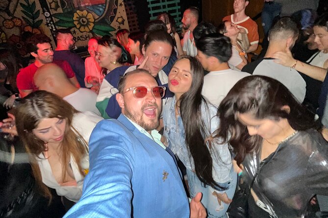 Party Crawl: 6 Nightclubs, DiscoTruck, AfterParty, 1h Openbar pub - Zona T (Calle 85): where the tour does the heavy lifting