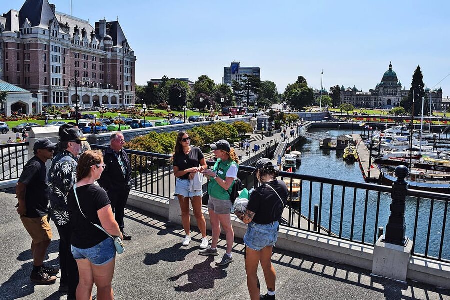 Pickle Pub Crawl: Ferry Rides and Appetizers - Fisherman’s Wharf Stop: Tasty Sips, Crowd Factor Included