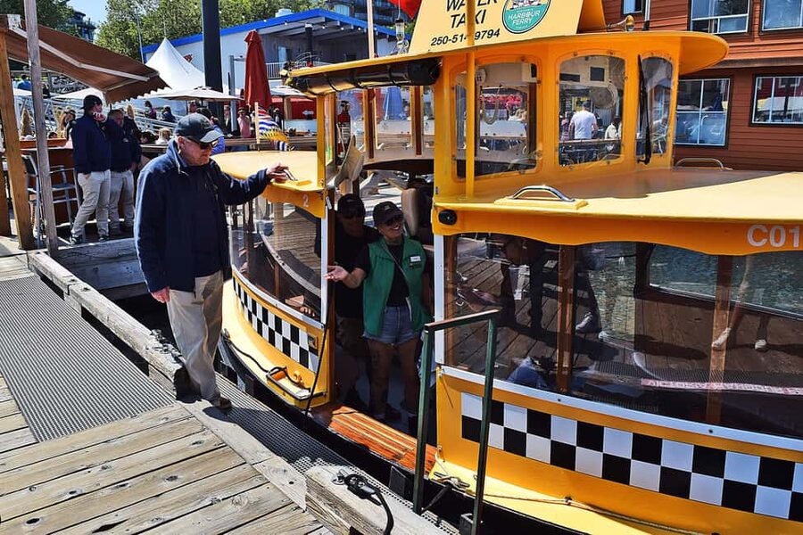Pickle Pub Crawl: Ferry Rides and Appetizers - Songhees Park Stop: A Different Shoreline Pace