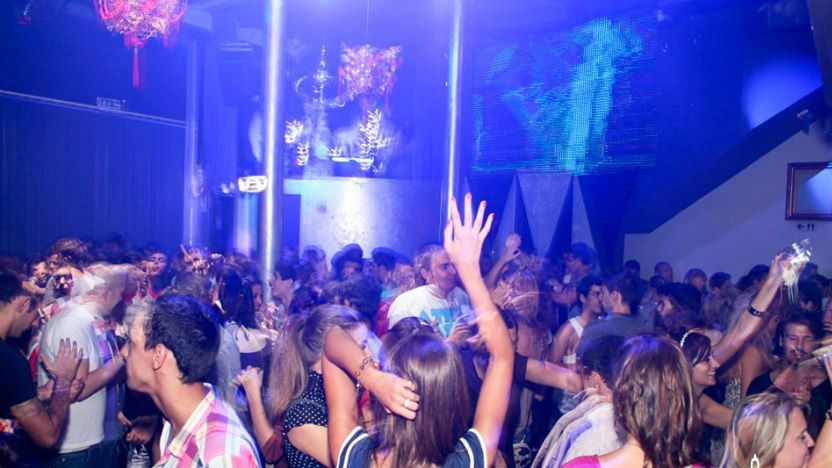 Porto: Pub Crawl with 6 Drinks and VIP Club Entry - FAQ