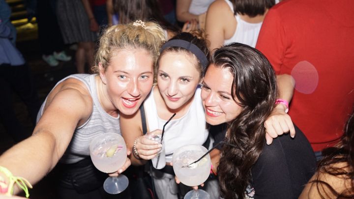 Porto: Pub Crawl with 6 Drinks and VIP Club Entry - What 6 Included Drinks Really Means (Shots, Beer, and Sangria)