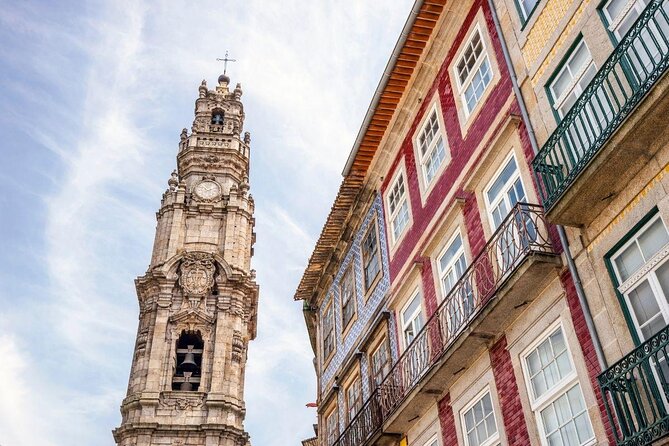 Porto Pub Crawl With Unlimited Beer - Why this Porto pub crawl feels different at night