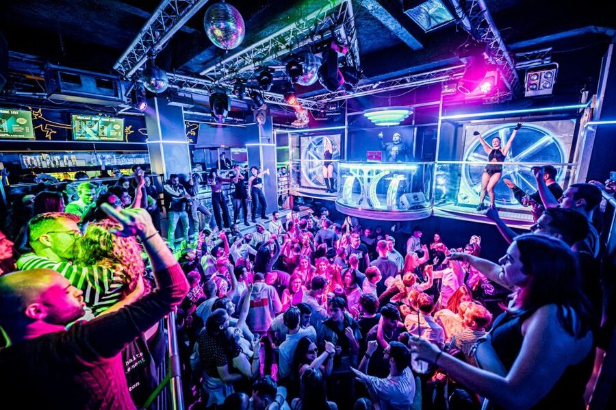 Prague: Entry ticket to Ice Pub Prague with Nightclub Option - The Cold Reality Check: How to Stay Comfortable