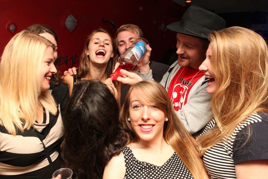Prague: New Year's Eve Pub Crawl & Karlovy Lazne Club Entry - Meeting point at Týnská: get oriented fast