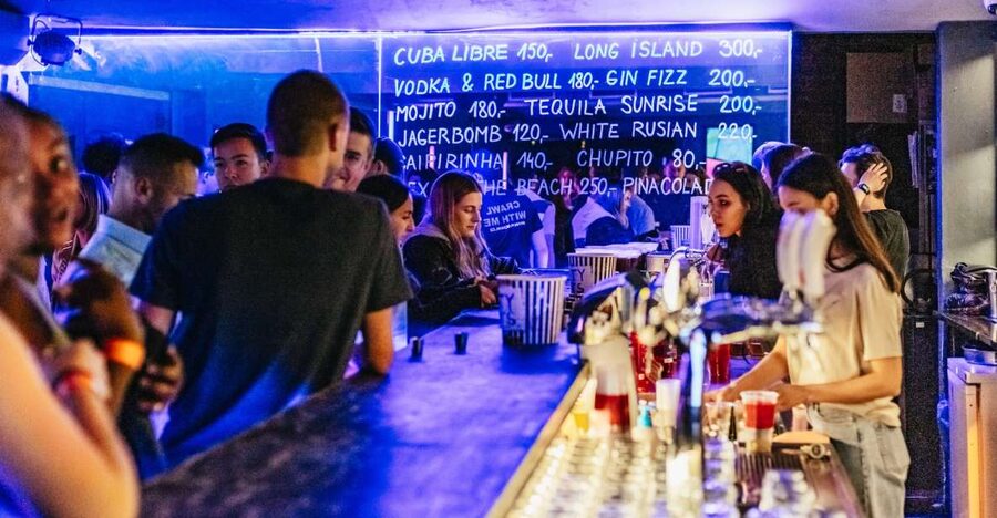 Prague: Pub Crawl with Unlimited Drinks & 5-floor Club Entry - FAQ
