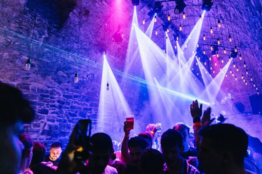 Prague: Pub Crawl with Unlimited Drinks & 5-floor Club Entry - The timed start: how long unlimited drinks lasts