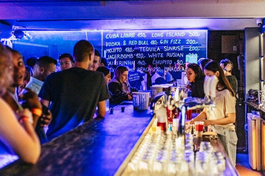 Prague: Pub Crawl with Unlimited Drinks & 5-floor Club Entry - Practical tips to keep the night fun (and not messy)