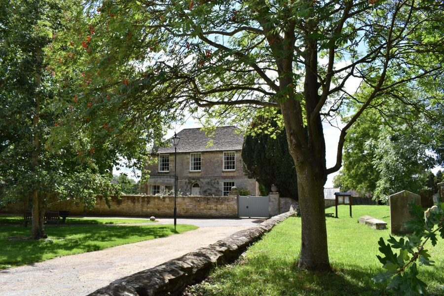 Private Downton Abbey Day Tour, including Pub Lunch - The 9-Hour Private Day from Central London