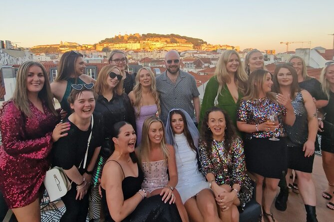 Private Pub Crawl in Lisbon - Santos-o-Velho and the nightclub ending: entry included, venue can shift