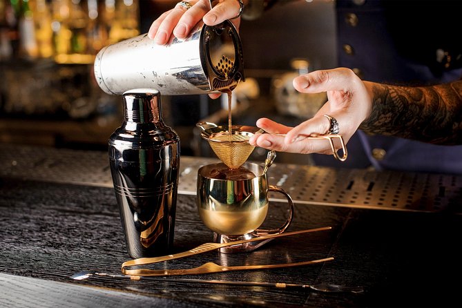 Private Speakeasy Pub Crawl in Chicago with Local Historian - What the historian actually gives you during the 1920s storytelling