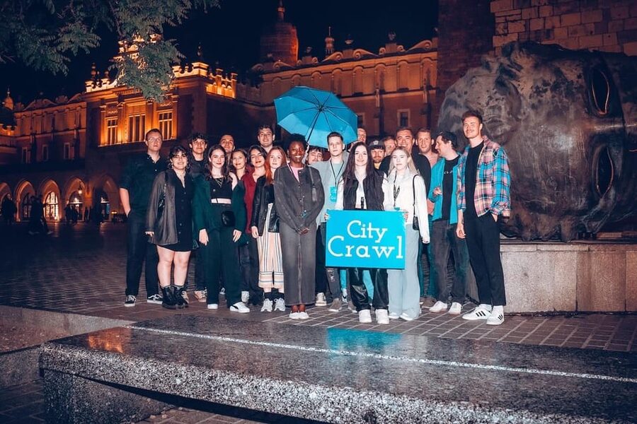 Pub Crawl - 1-hour Open Bar then Vip to 5 Clubs - Krakow - The First Stop: 1 Hour of Unlimited Drinks