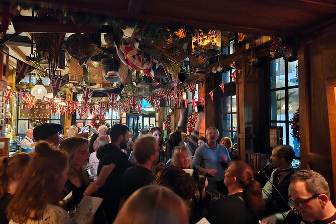 Pub Crawl and Sing along London Experience - Charles Dickens vibes: why this tavern-style storytelling matters