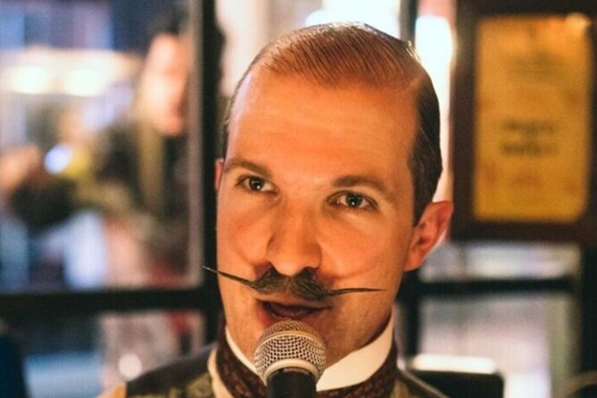 Pub Crawl and Sing along London Experience - The walk-through London details that make it feel personal