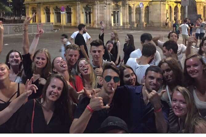 Pub Crawl Barcelona: 4 nightclubs + shots + skip-the-line entry - Is this pub crawl worth it for you?