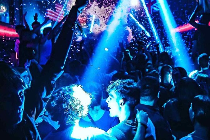Pub Crawl Barcelona by EVOLVE The BEST night experience - Stop 3: La Rambla and the finish at a club