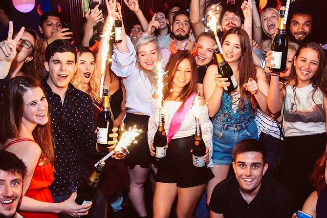 Pub Crawl Barcelona by EVOLVE The BEST night experience - The guide factor: how it shapes your night