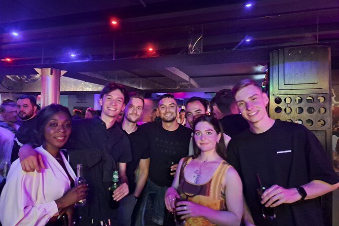 Pub Crawl - Drink & Dare - Alex and the “keep the group together” style