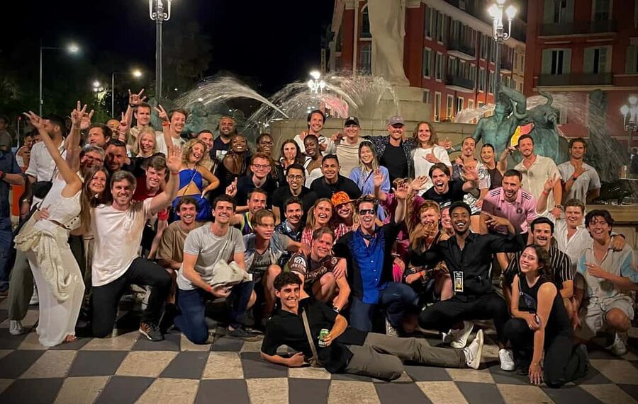 Pub Crawl Paris: Drink, Laugh, Meet the World - Meeting Gigi at Generator Hostel: the easy start