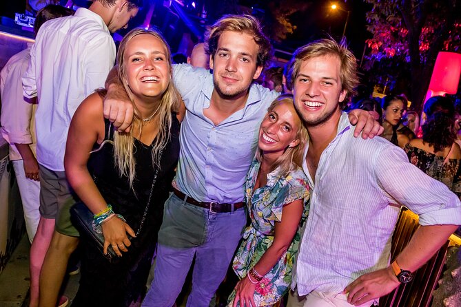 Pub Crawl + Party Night (3 Bars +VIP Entrance to a top Club ) - The 3-Bar Crawl: Free Shots, Special Prices, and Less Guesswork