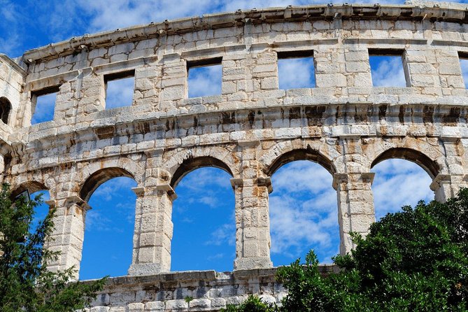 Pula Pub Crawl - Optional biggest club: 6€ add-on, pay at the start