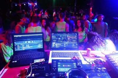 Railay Pub Crawl - Blanco Hideout kickoff: games, poolside energy, and the 100-minute open bar