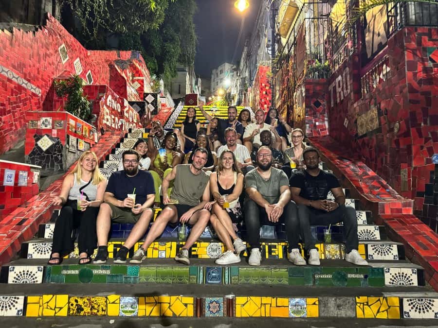 Rio: Pub Crawl in Lapa with Cachaça Tasting and Live Samba - Lapa Nightlife on One Ticket