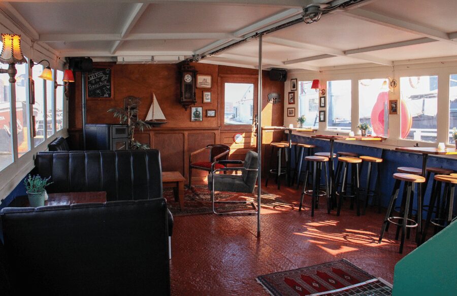 Rotterdam: Pub Cruise with Drinks and Bites - Rain or shine: inside comfort, outside views, and the music vibe