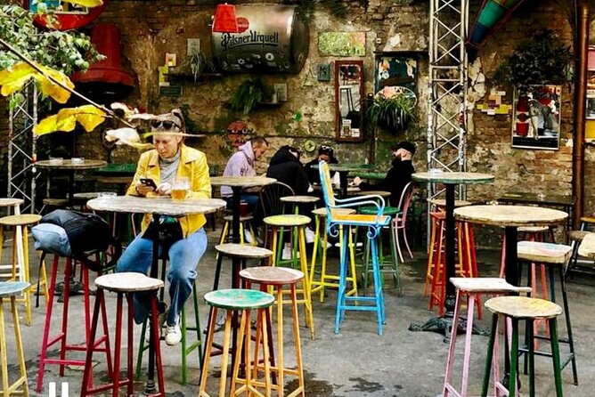Ruin Pub Walking Tour with a Local Hostess in Budapest - Deák Ferenc Square: the practical Budapest map in 10 minutes