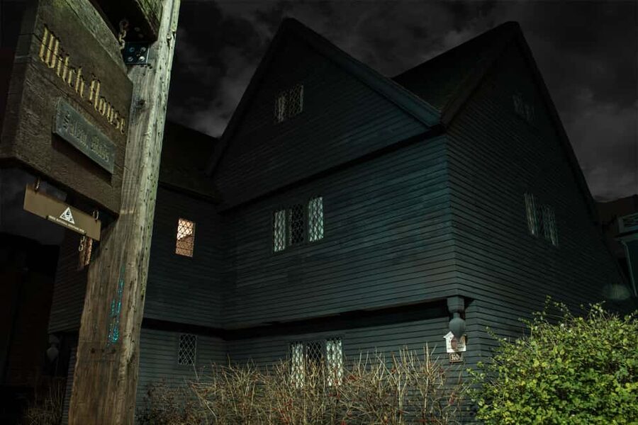 Salem: Boos and Brews Haunted Pub Crawl - Meeting at East India Square: Lantern Guide, Quick Check-In, Clear Start
