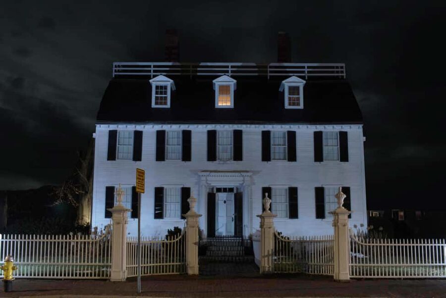Salem: Boos and Brews Haunted Pub Crawl - The Small-Group Feel and Why the Guide Makes (or Breaks) It