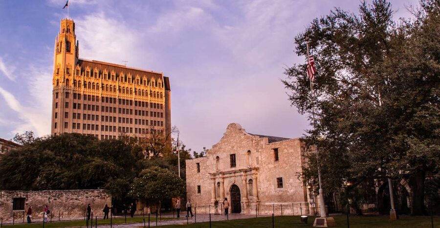 San Antonio: Guided Haunted Pub Crawl - Where You Meet and How the 2-Hour Haunted Walk Moves