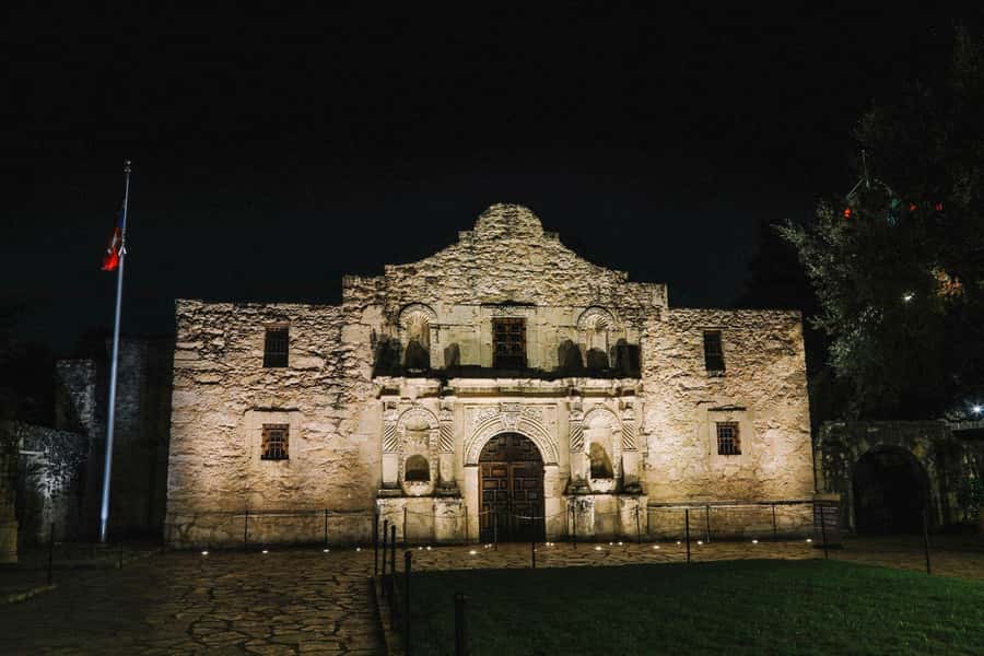 San Antonio: Spirits & Spirits Haunted Pub Crawl - Tips to make your 2-hour night feel worth it