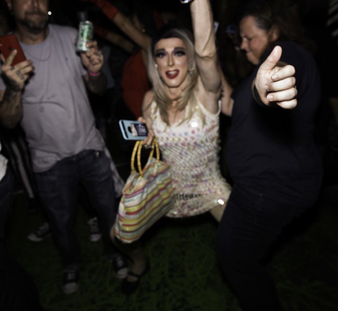 Savannah: Drag Queen Guided Pub Crawl with Sing-a-Longs - Skip-the-Line VIP Access and Free Club Admission