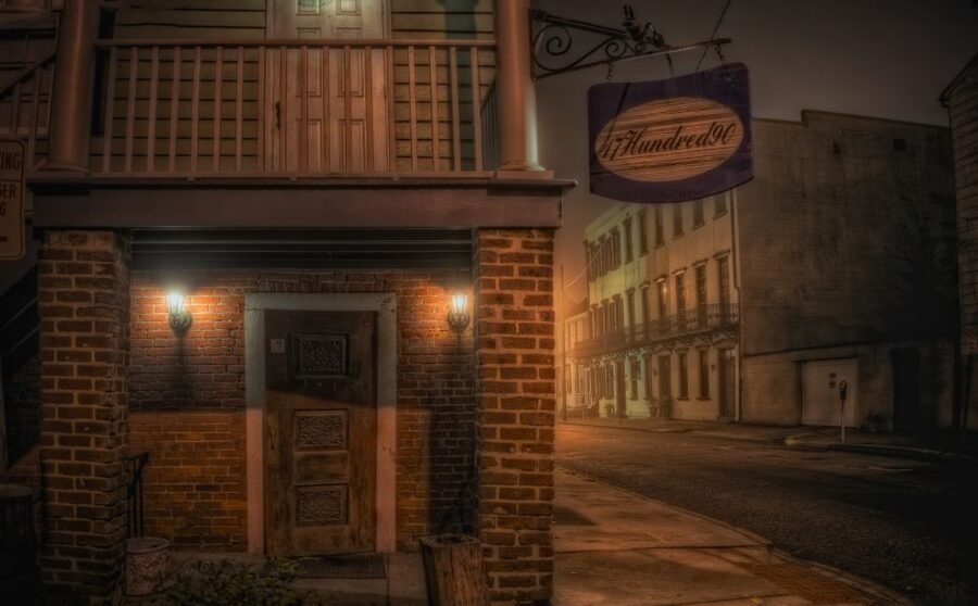 Savannah: Haunted Pub Crawl - The bar part: how the go-drink stops work