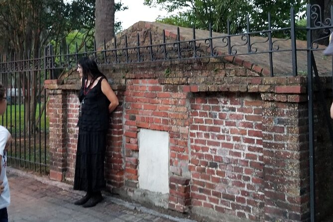Savannah Haunted Pub Crawl Walking Tour - Stop 2: Factor’s Walk and the “between buildings” feeling