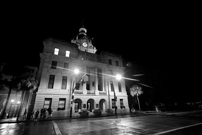 Savannah Haunted Pub Crawl Walking Tour - Stop 4: The Marshall House and Civil War hospital stories