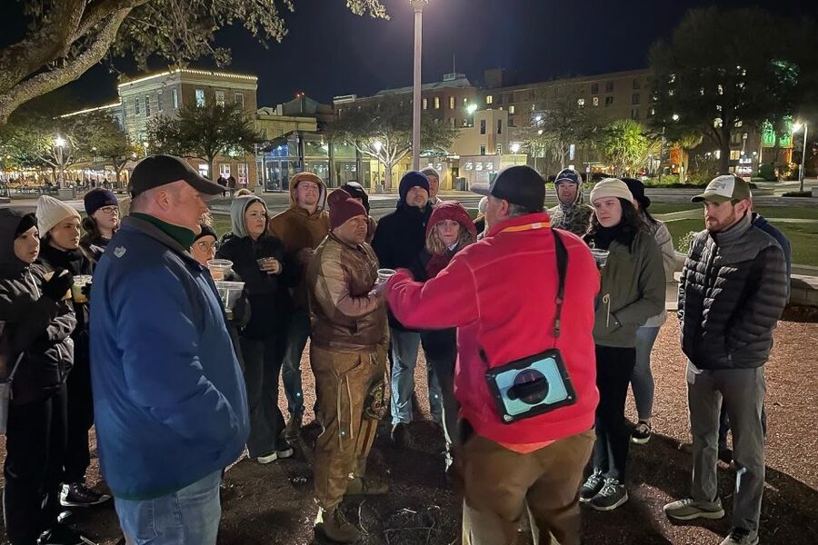 Savannah: Historical Pub Crawl Tour with Drinks Included - Ending at Chippewa Square: War of 1812 in the Background