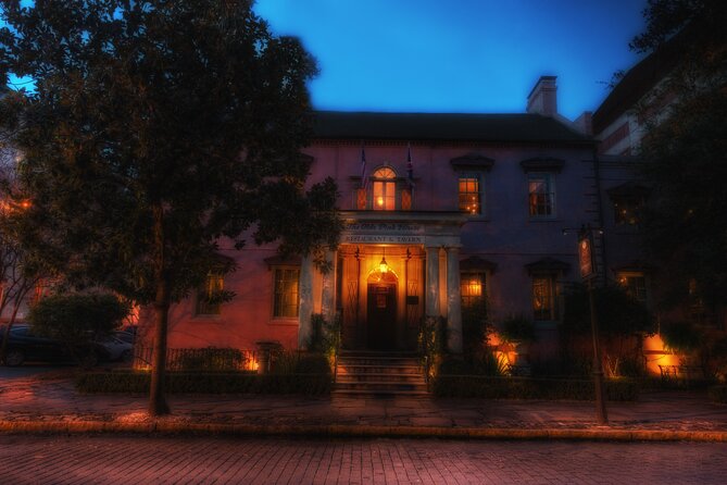 Savannah Strangled not Stirred Pub Crawl - Johnson Square at night: duels, scandals, and murder under the oaks