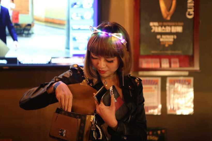 Seoul: LGBTQ+ Pub Crawl and Drag Show with Local Drag Queen - Should you book this Seoul LGBTQ+ Pub Crawl and Drag Show?