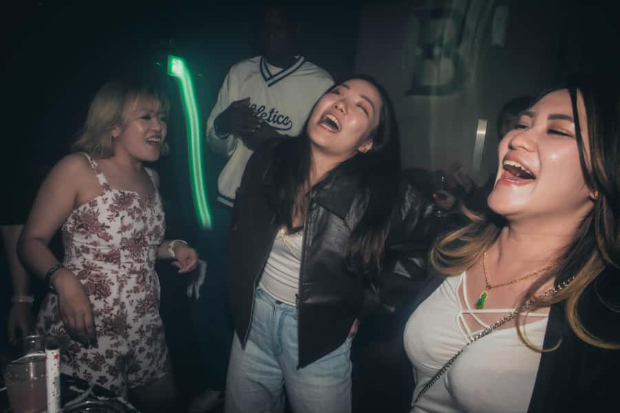 Seoul: Premium Pub Crawl with Limitless Drinks - The One-Hour Middle Stop: Keep the Energy Moving