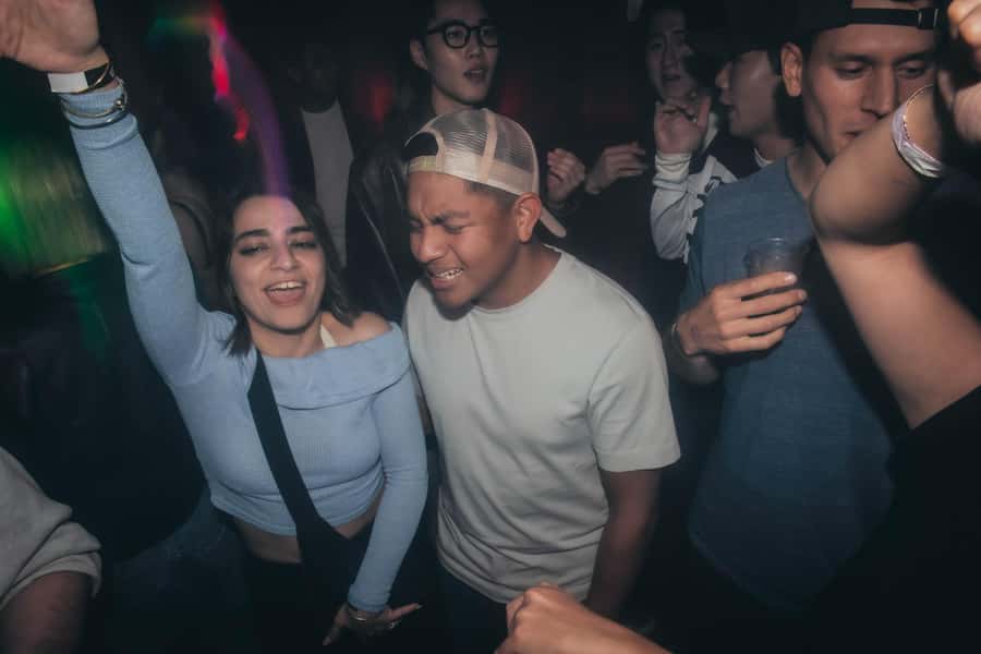 Seoul: Premium Pub Crawl with Limitless Drinks - Meeting People Without Burning Your Night on Group Chaos