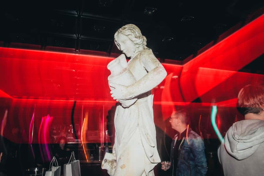 Seoul: Premium Pub Crawl with Open Bottles - Music, Dancing, and One Thing That Can Spoil the Vibe