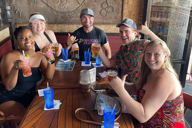 Sips & Secrets of Hawaii Pub Crawl - The four-bar Waikiki route: what each stop is really for