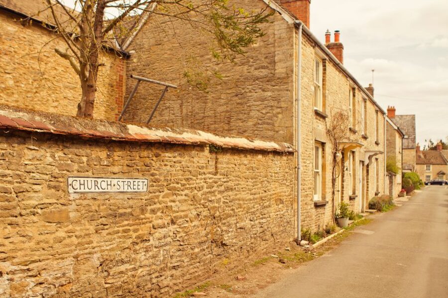 Southampton: London via the Cotswolds, Oxford and Pub Lunch - Burford and the River Windrush: stone cottages, church time, and a real walk