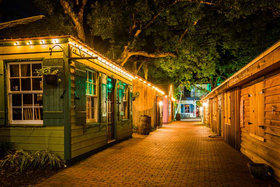 St. Augustine: Haunted Pub Crawl Walking Tour with a Guide - Pub after pub: how the ghost stories are meant to land