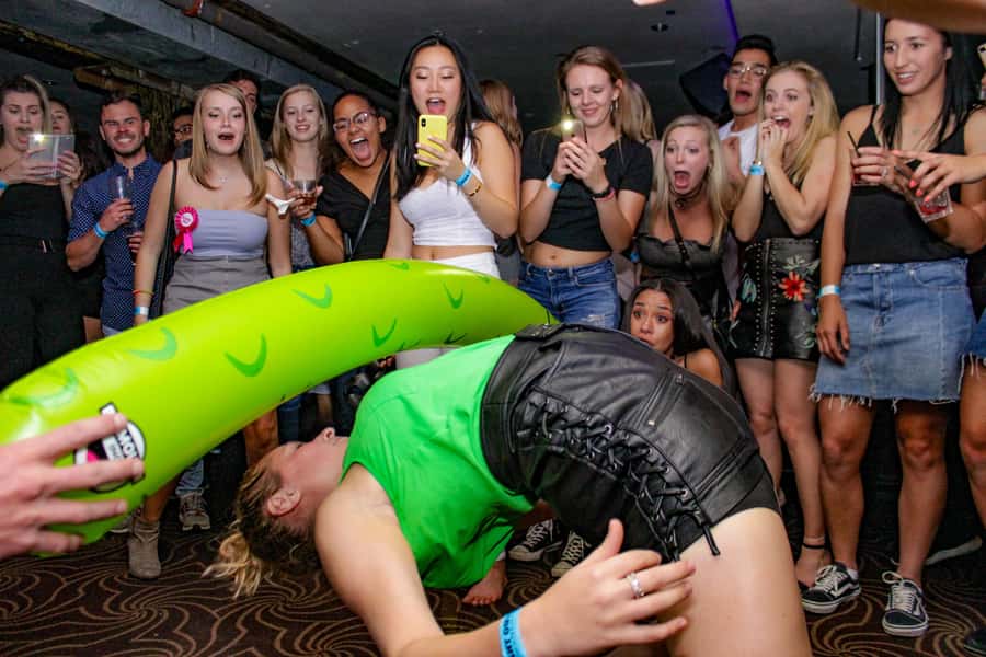 Sydney: Big Night Out Pub Crawl with Local Party Hosts - Dress code and ID rules: don’t get bounced at the door